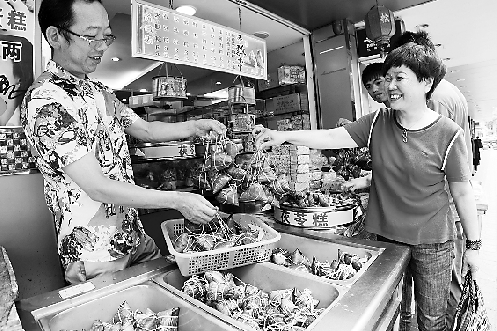 店家創(chuàng)新策略，先嘗后買(mǎi)模式深受老年人喜愛(ài)