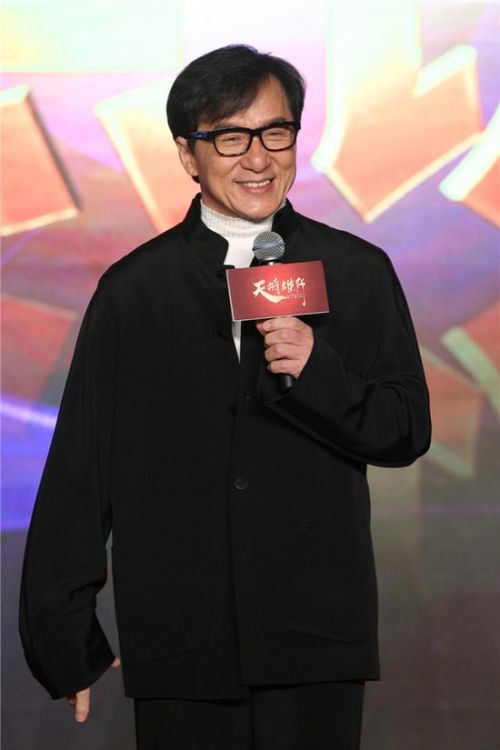 成龍呼吁重拾電影文化魅力，倡導(dǎo)影院觀影熱潮