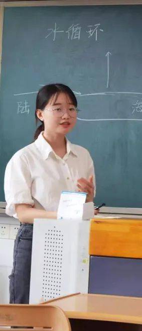 小蜜蜂事件與女老師離職背后的探討與反思