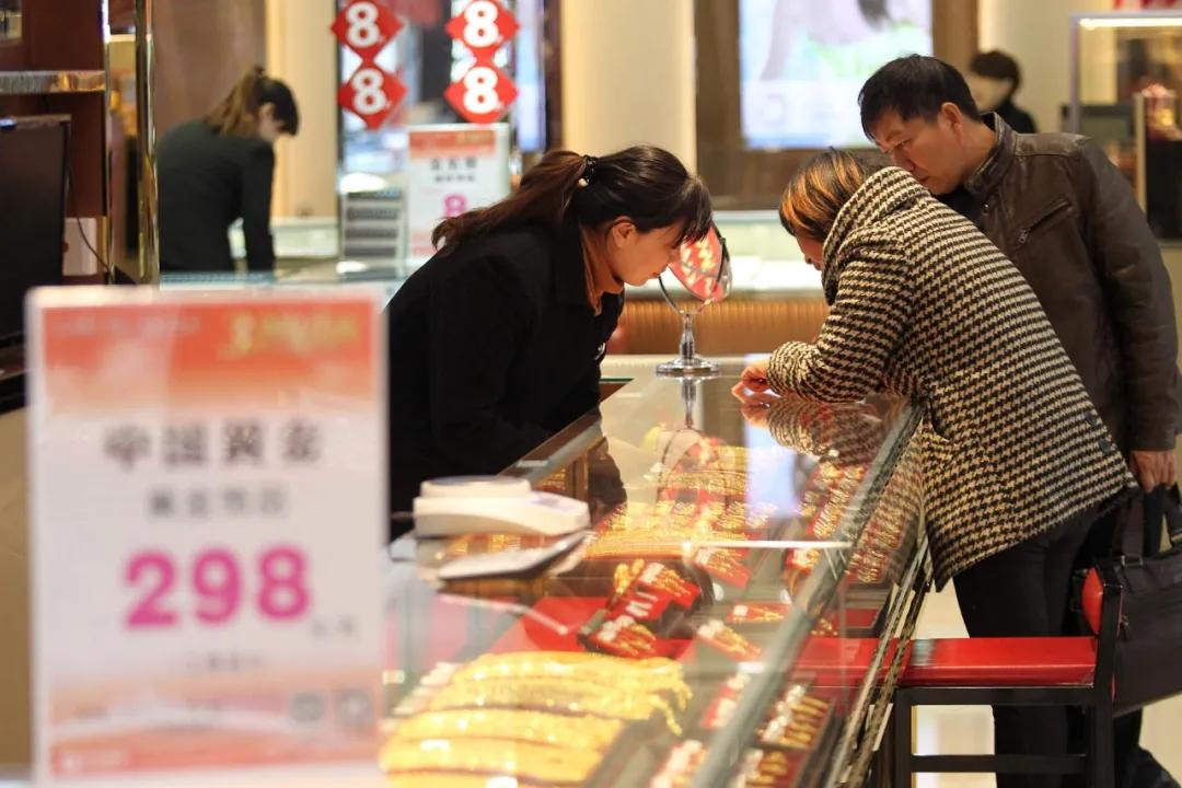 金價(jià)連跌六周，市場(chǎng)波動(dòng)中的黃金投資挑戰(zhàn)與機(jī)遇