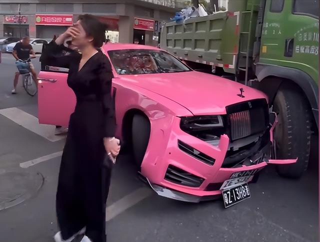 勞斯萊斯女車主想重新走保險