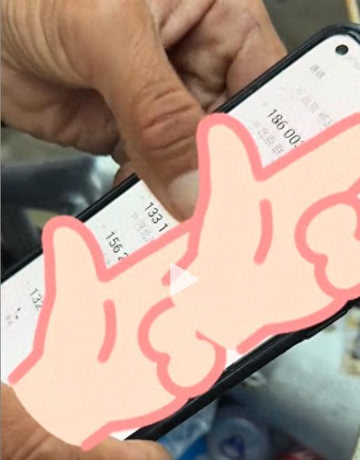 大爺遭遇天價切糕，十元瞬間變六十元的意外經(jīng)歷