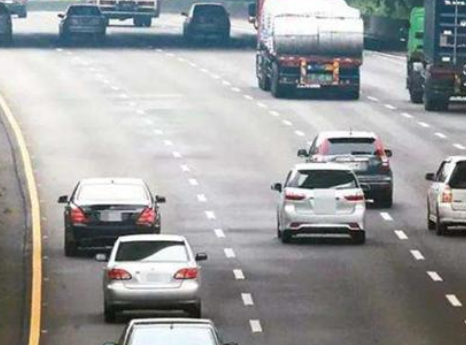 美聯(lián)儲(chǔ)降息步伐放緩，影響與前景深度解析