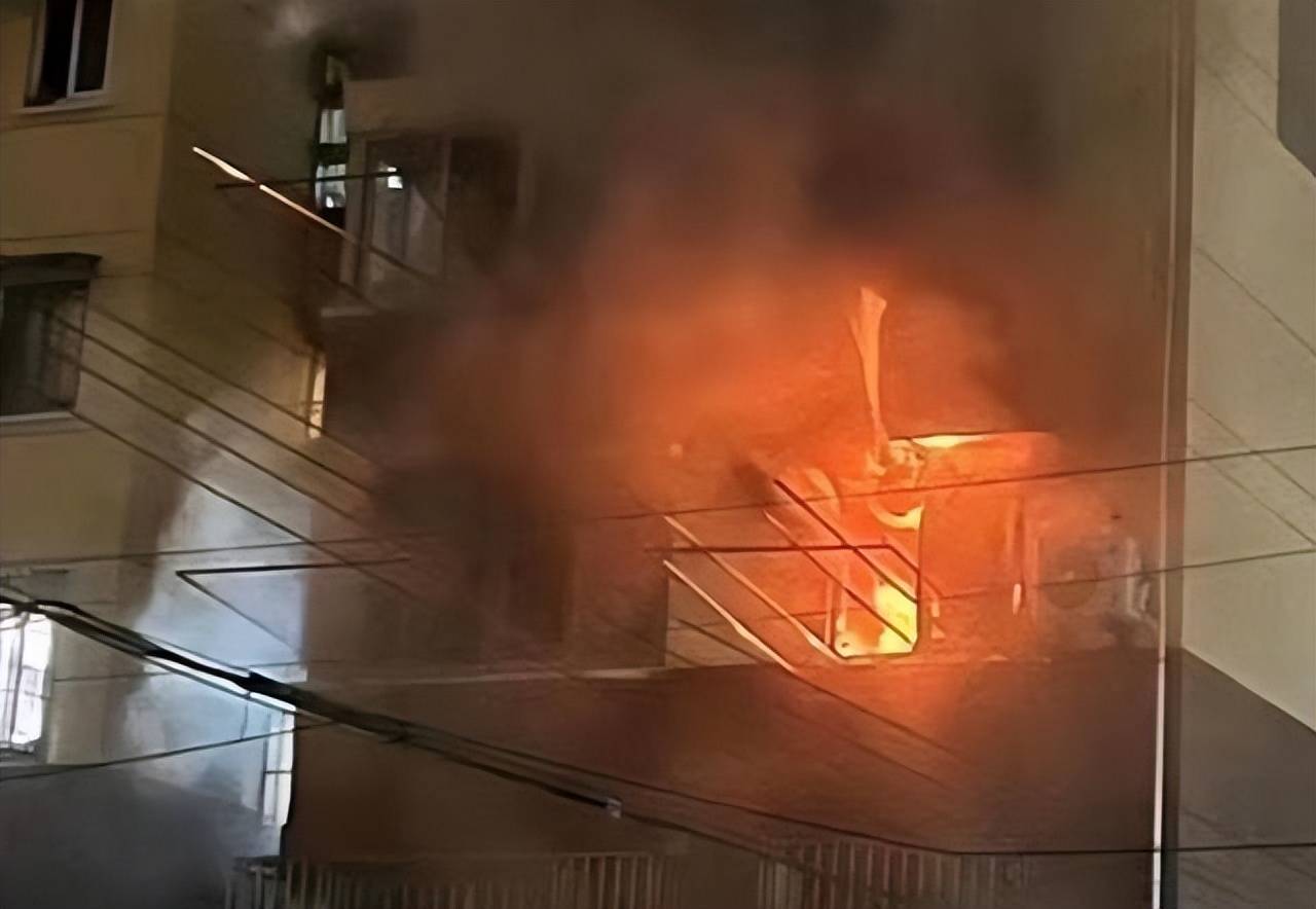 上海某小區(qū)火災(zāi)事件，無人傷亡的幸運時刻