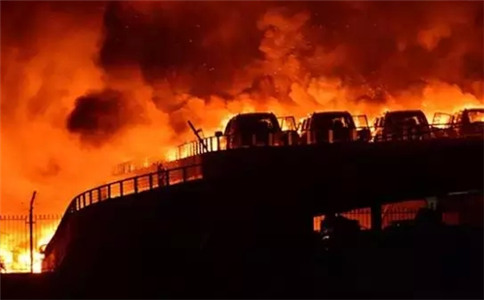 天津?yàn)I海新區(qū)一游輪起火事件紀(jì)實(shí)