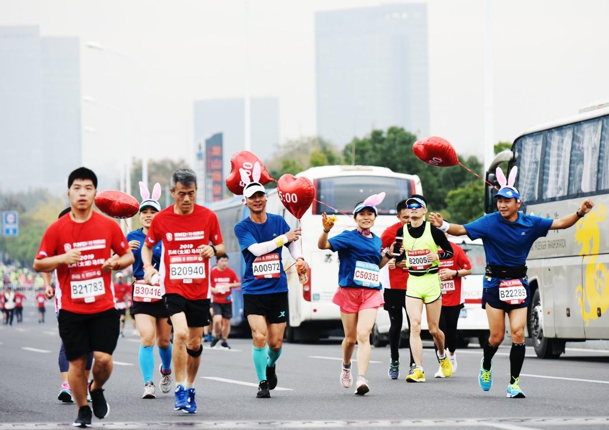 蘇州馬拉松選手被曝大量拿走補(bǔ)給背后的真相與啟示