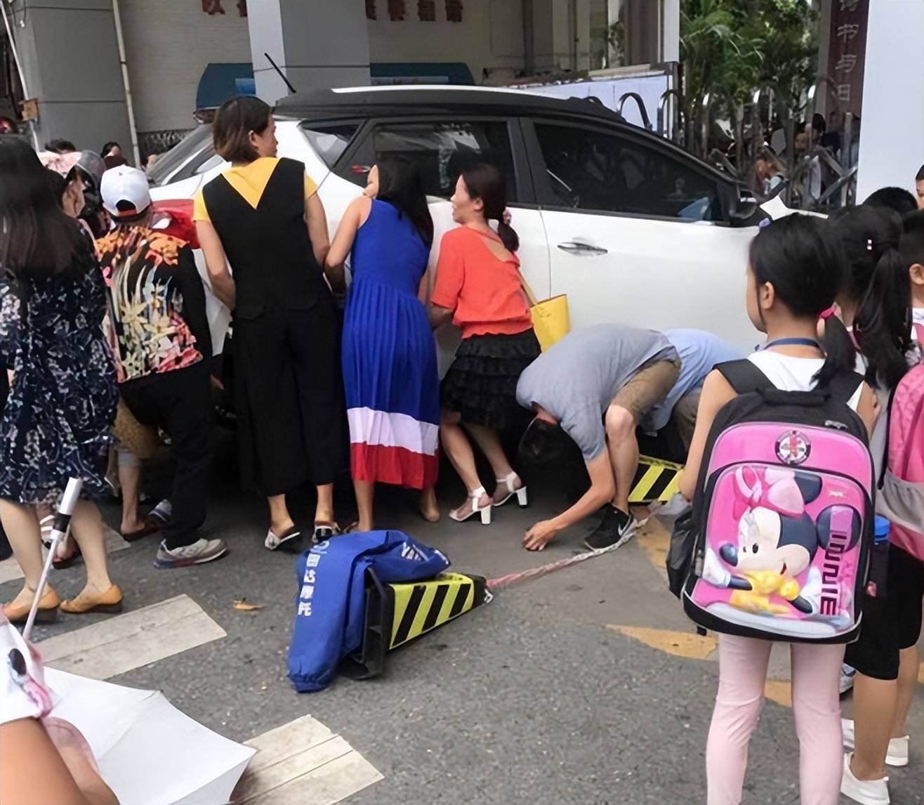 湖南小學(xué)門前撞人事件調(diào)查，探究事故原因與應(yīng)對之策