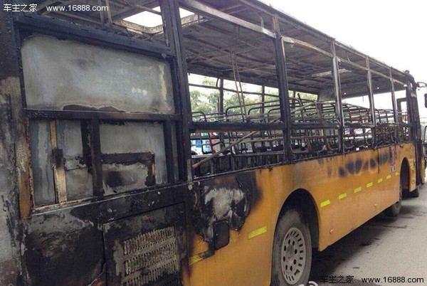廣東公交車起火事件，學生安全危機深度解析
