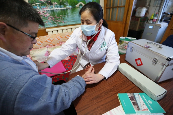 家庭醫(yī)生簽約率穩(wěn)步提升，構(gòu)建健康中國的基層力量