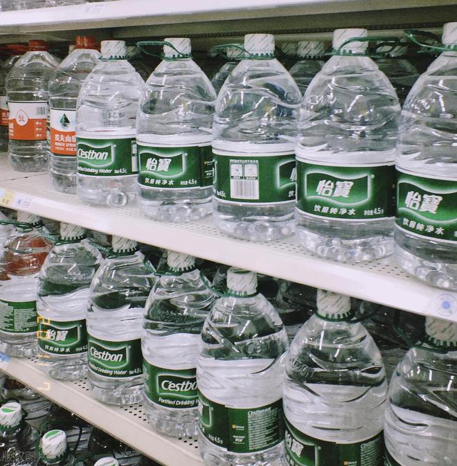 胖東來不售農(nóng)夫山泉綠瓶水背后的商業(yè)邏輯與消費洞察