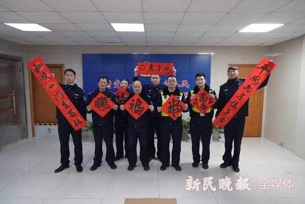 公安局送拱門引發(fā)喬遷傳聞？官方辟謠背后的真相揭秘