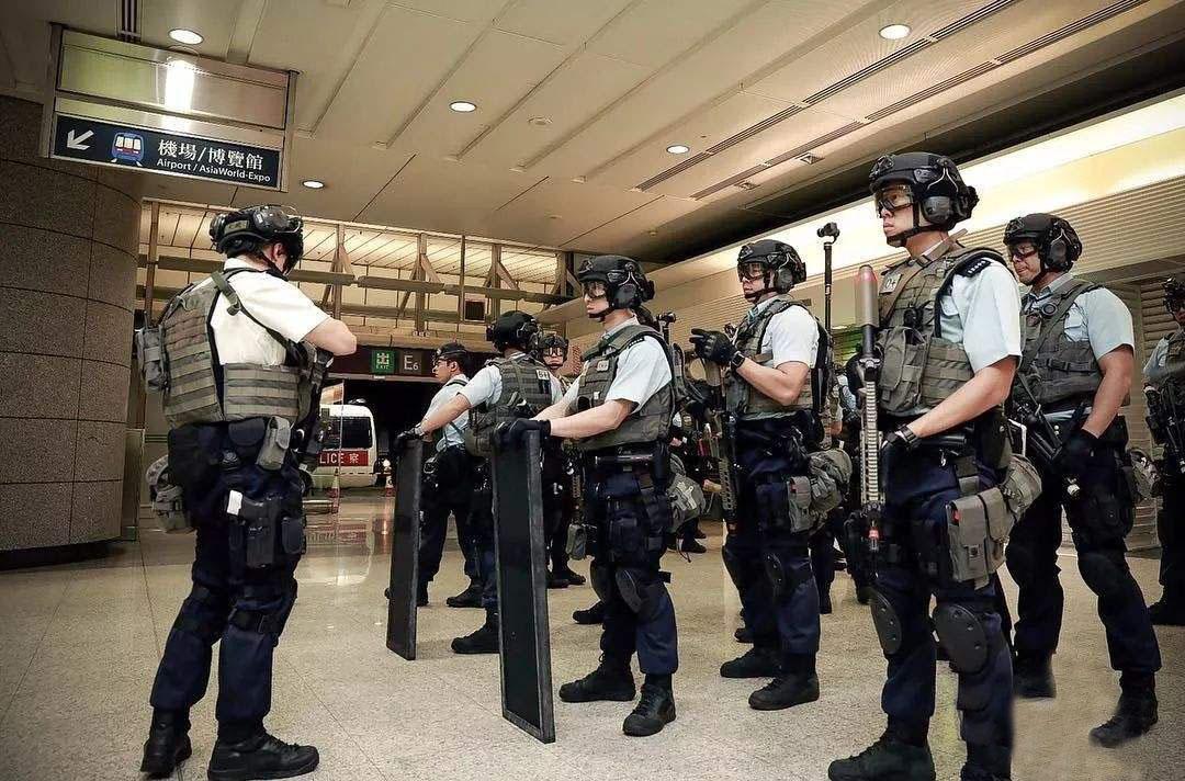 警方通報，兩名民警遭遇暴力襲擊受傷