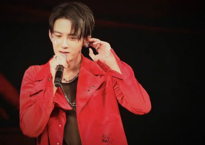 檀健次光腳身高背后的真實(shí)風(fēng)采探索