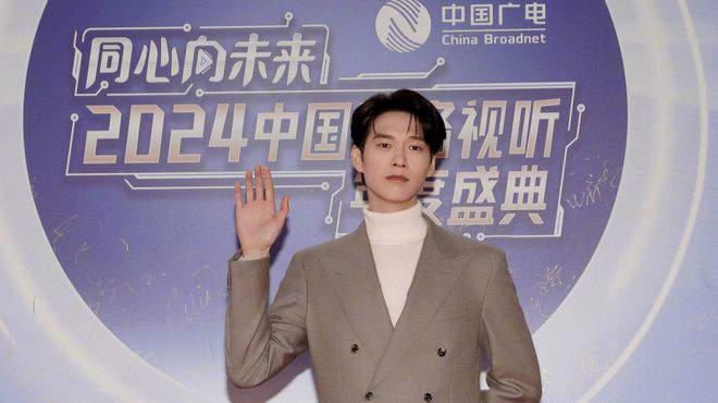 檀健次光腳身高背后的真實風(fēng)采探索