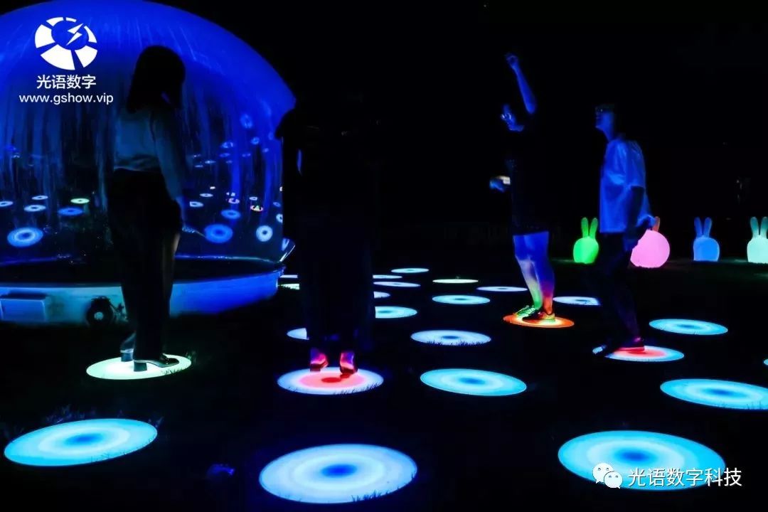 沉浸式娛樂中的個(gè)性化服務(wù)深度應(yīng)用探究