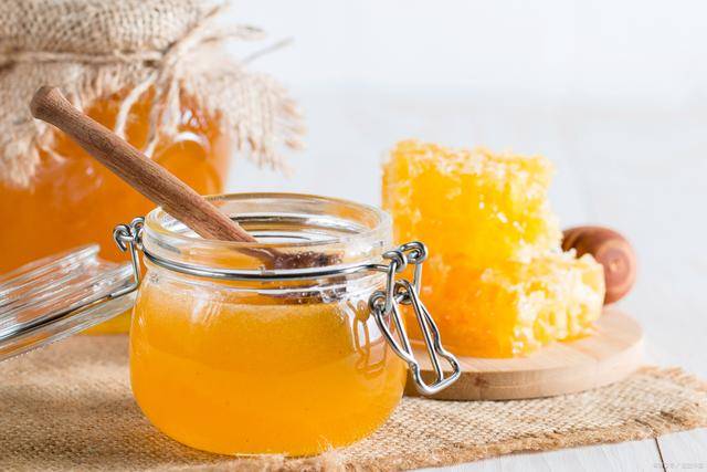 如何避免蜂蜜結(jié)晶，儲(chǔ)存小技巧揭秘