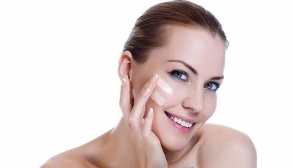 女性日常護(hù)膚與體內(nèi)調(diào)理的綜合方案