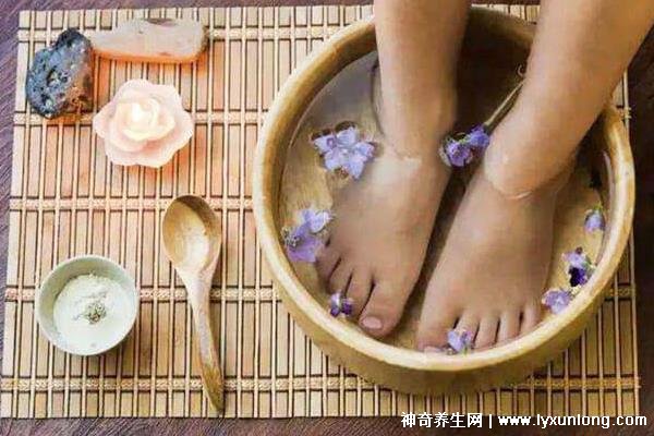 夜晚泡腳，正確方法與養(yǎng)生功效解析