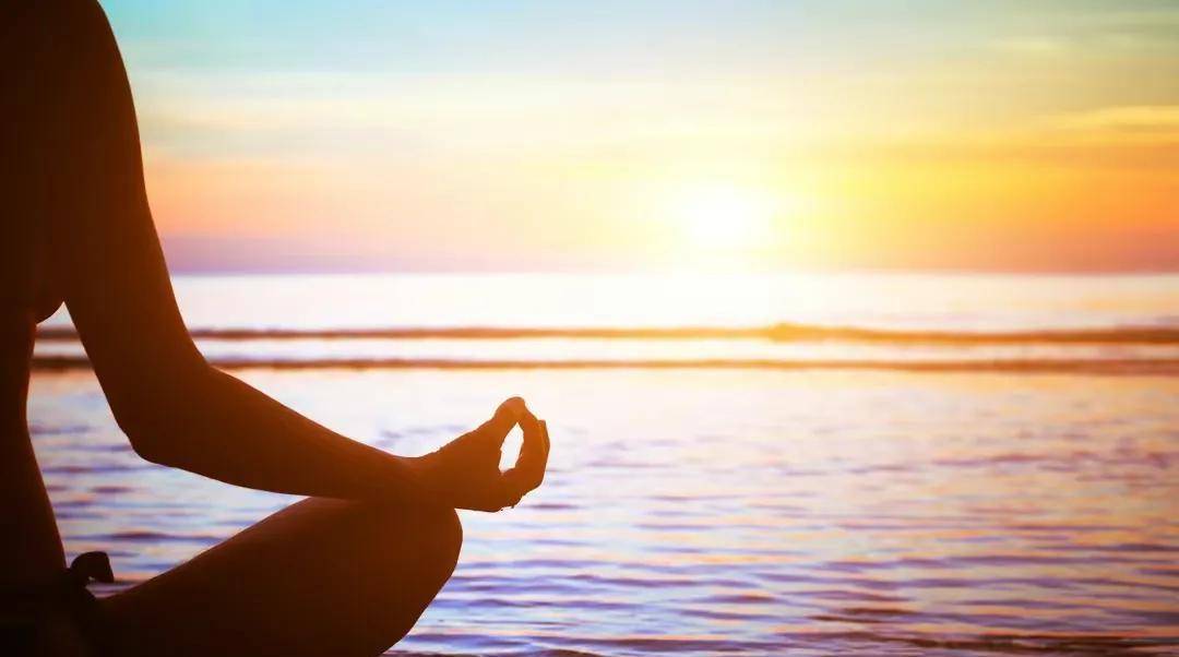 冥想與瑜伽，探索心理減負(fù)的有效途徑