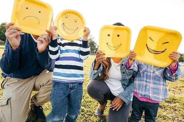 構(gòu)建心靈橋梁的關(guān)鍵之道，與身邊人的交流與心理壓力的緩解之道