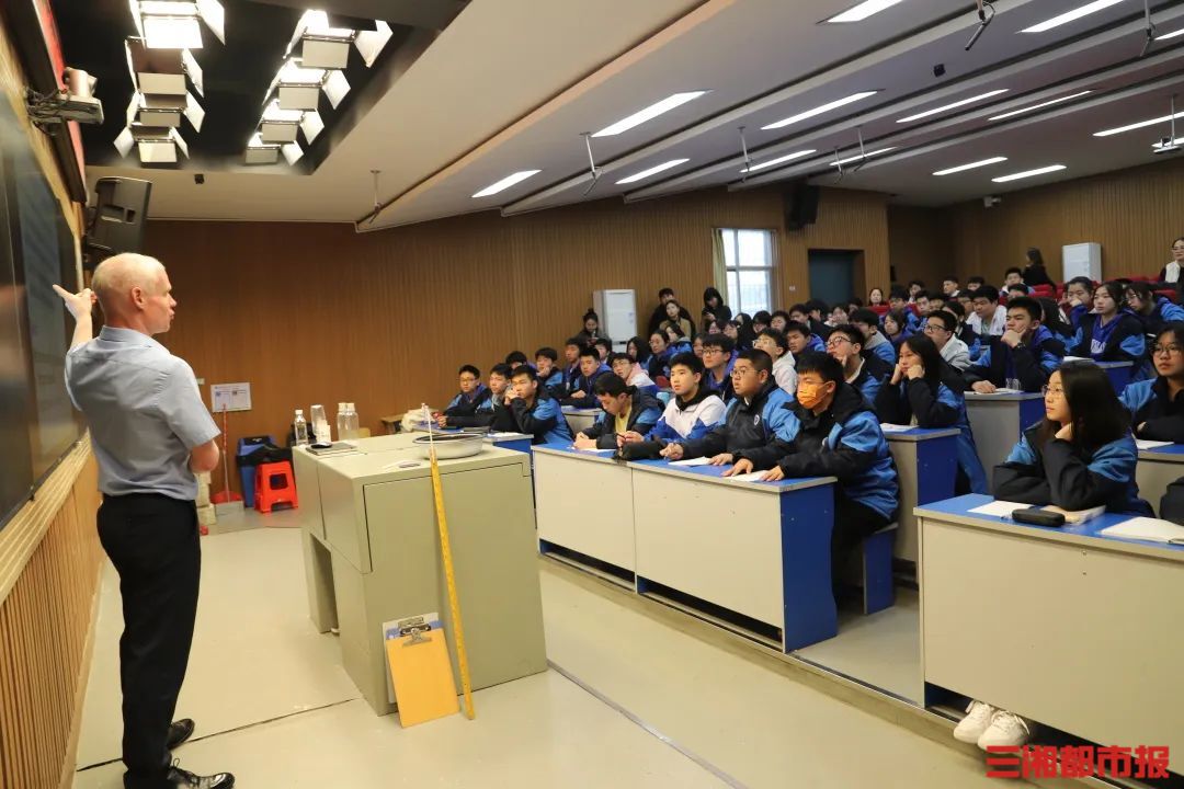 國(guó)際化教育在培養(yǎng)學(xué)生創(chuàng)新精神中的獨(dú)特角色