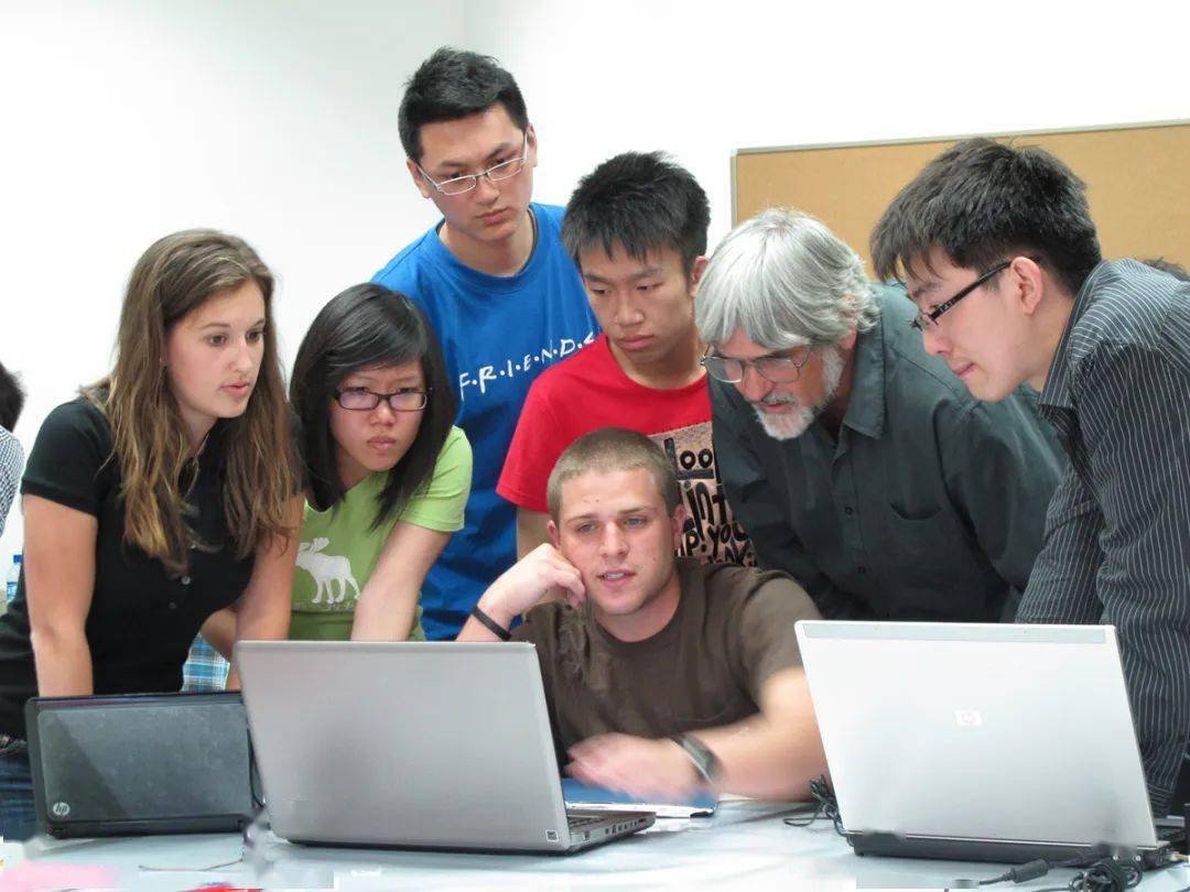 國(guó)際化教育在培養(yǎng)學(xué)生創(chuàng)新精神中的獨(dú)特角色