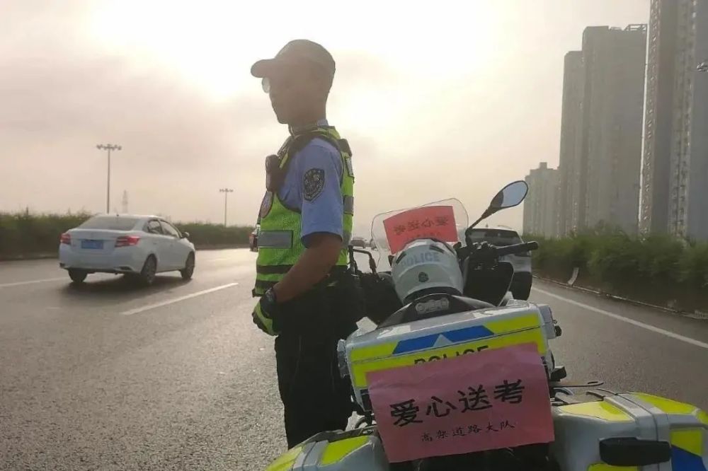 旅行應(yīng)對(duì)惡劣天氣的策略與措施