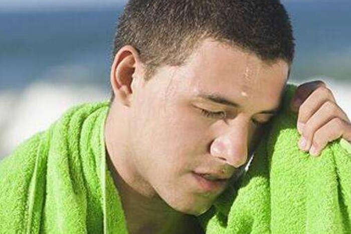 家庭急救指南，應(yīng)對(duì)過度出汗問題的處理方法