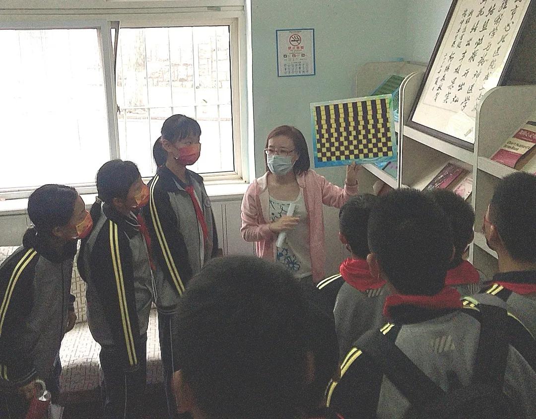 學(xué)校與社會(huì)攜手共推青少年心理健康教育計(jì)劃