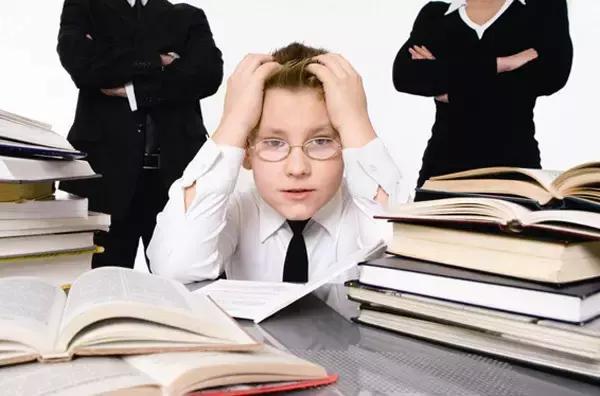 父母如何引導(dǎo)培養(yǎng)孩子的批判性思維技巧