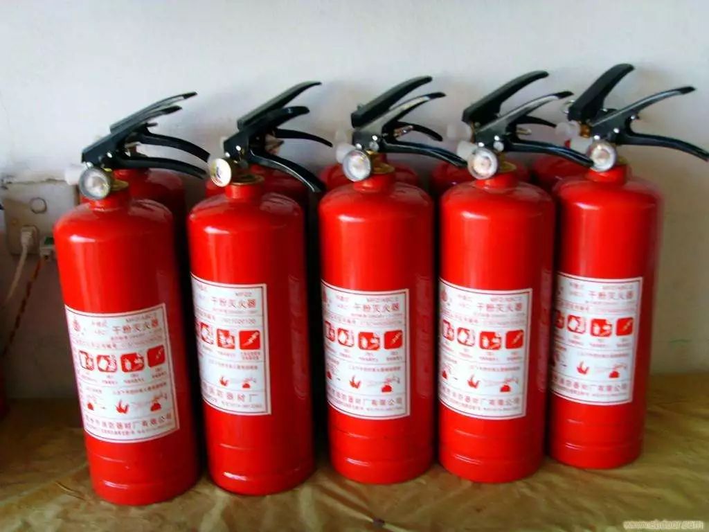 家庭防盜防火，滅火器的選購與使用指南