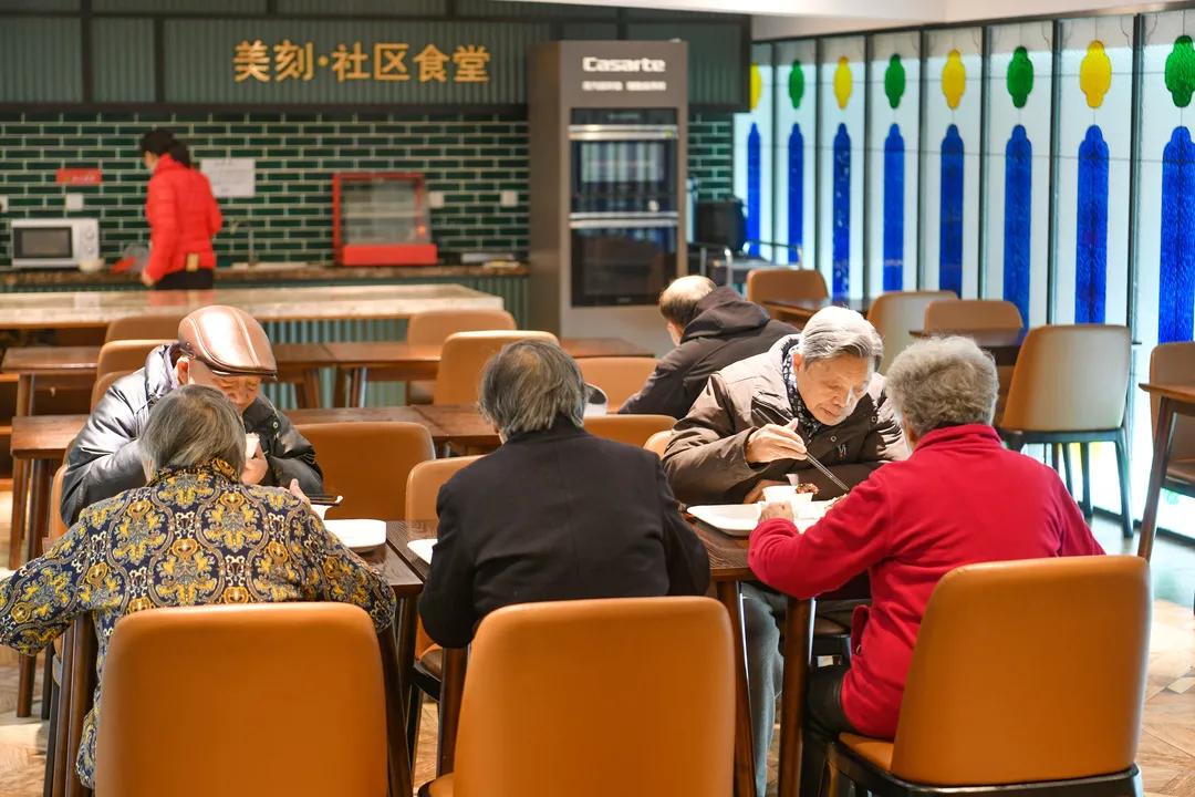 多地養(yǎng)老新政出爐，社區(qū)服務升級助力老年人生活便利化