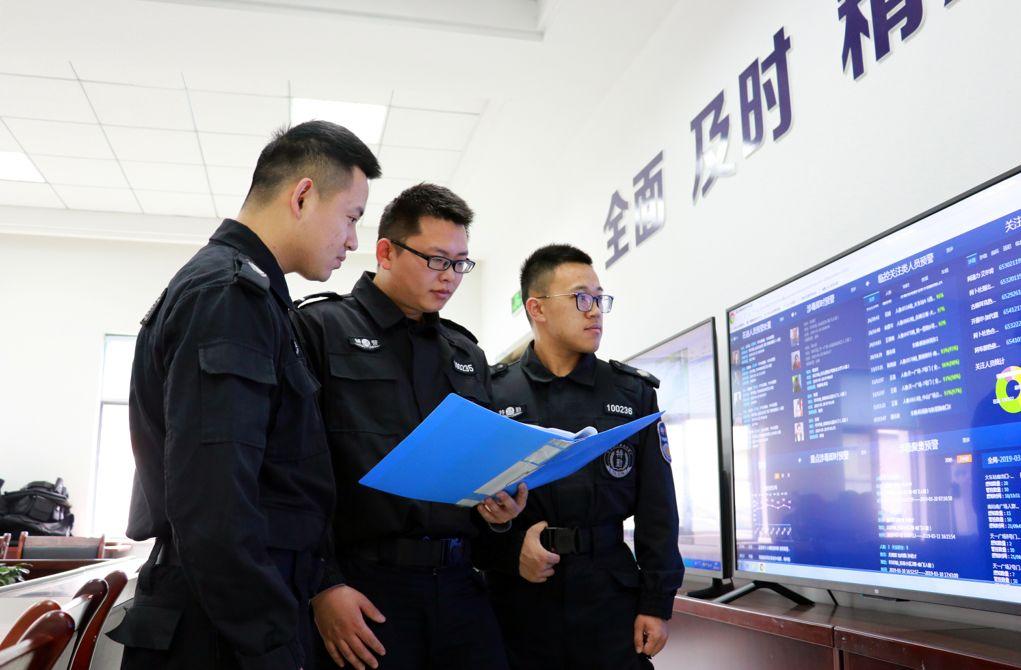 線上教育課程豐富助力學(xué)科素質(zhì)同步提升