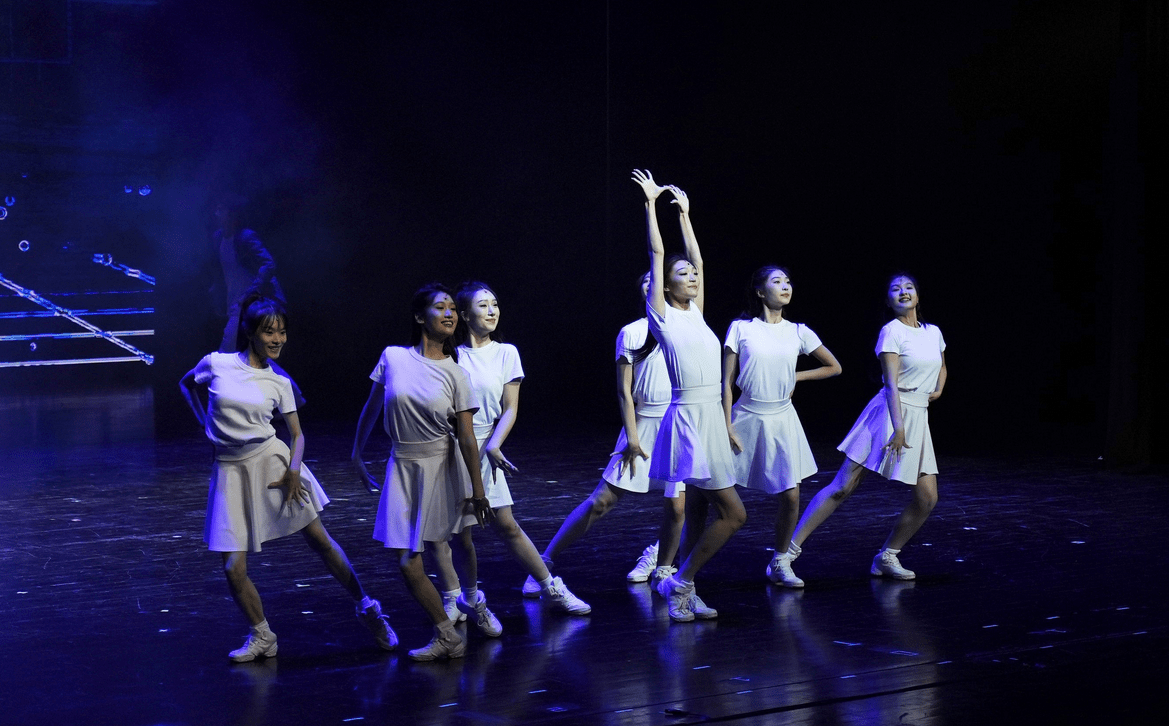 校園戲劇節(jié)盛大啟動(dòng)，見證學(xué)生藝術(shù)創(chuàng)作輝煌時(shí)刻