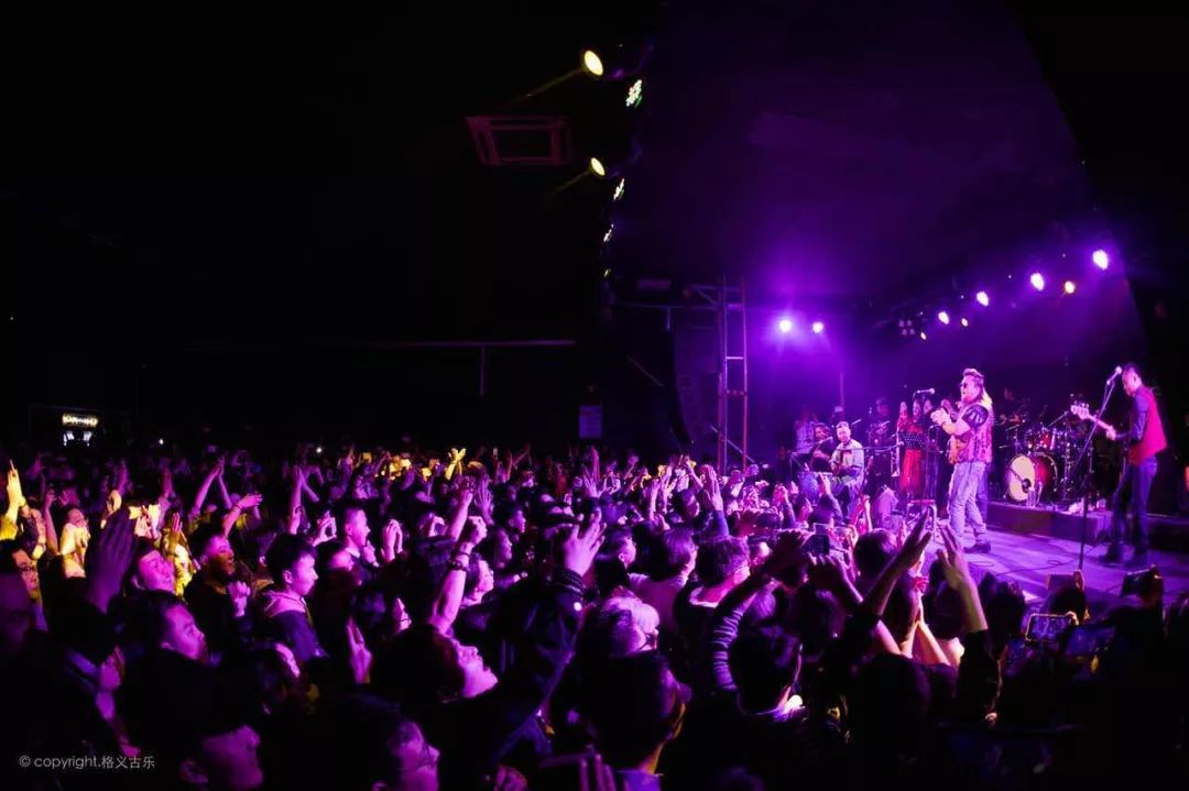 頂級(jí)樂(lè)隊(duì)全球巡演火爆售票一空，門票銷售盛況空前