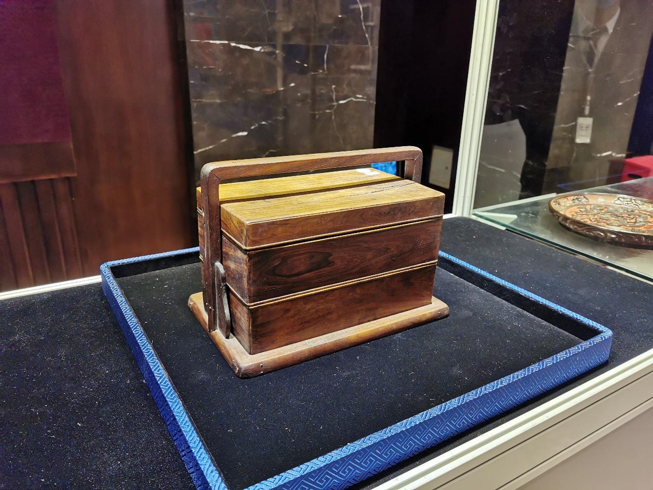 當(dāng)代藝術(shù)市場繁榮與挑戰(zhàn)，藝術(shù)博覽會火熱，精品收藏品價格攀升