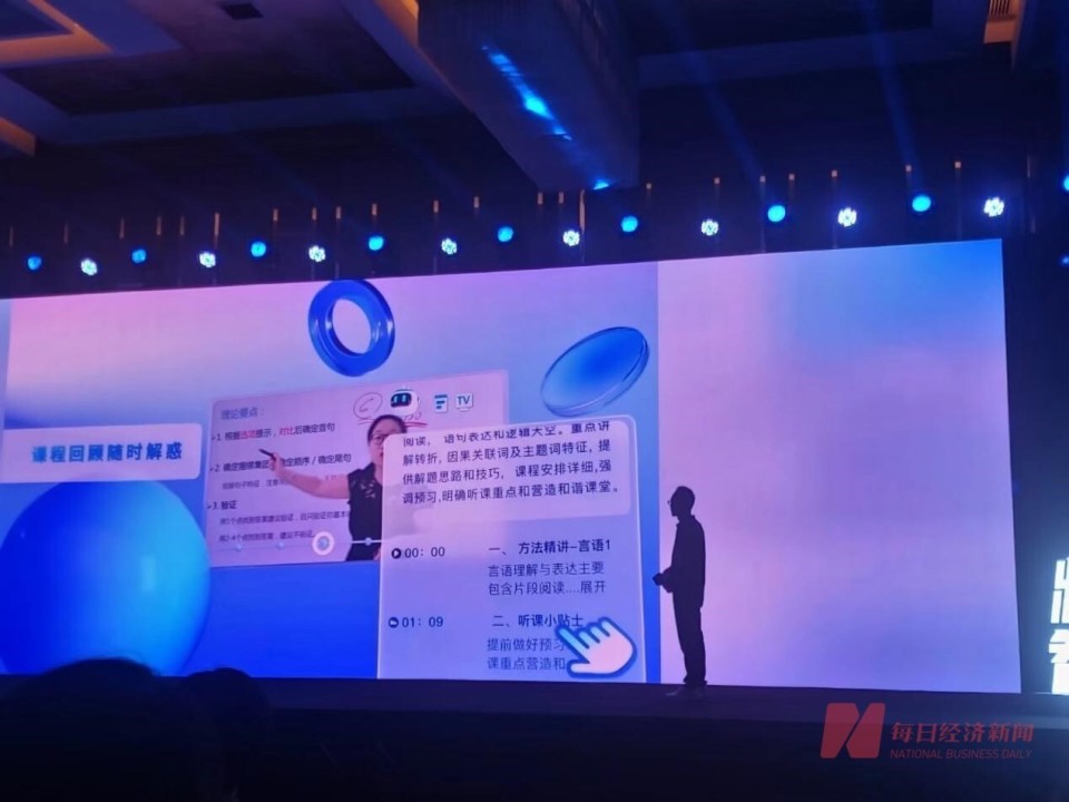 專家解析，紫光燈下蔬菜為何會變藍(lán)？