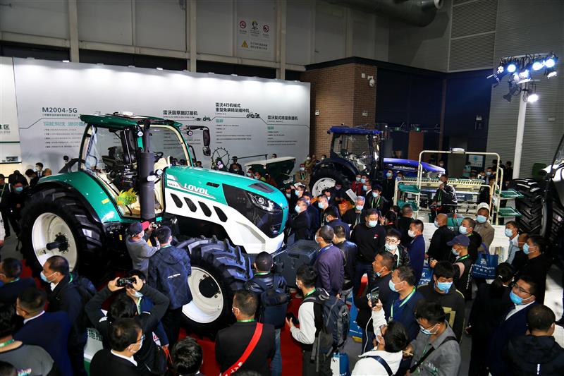 智能農業(yè)機械亮相國際展會，農業(yè)科技的嶄新里程碑展現(xiàn)！