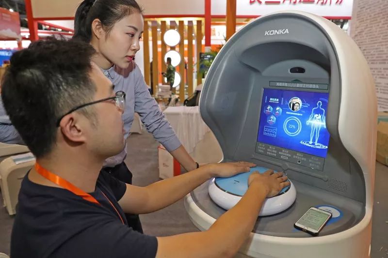 智慧醫(yī)療機(jī)器人重塑社區(qū)服務(wù)體驗(yàn)，未來醫(yī)療展望