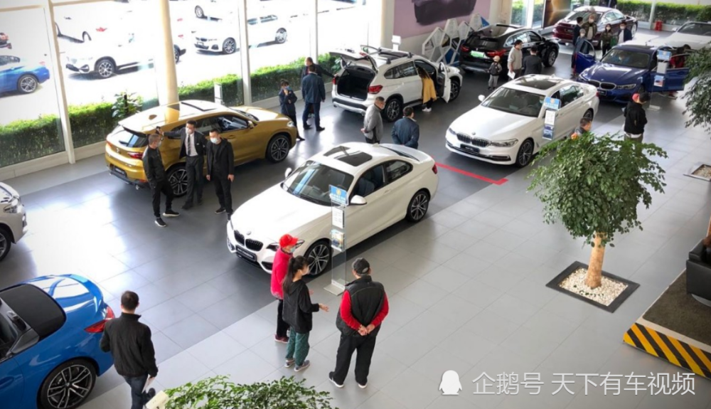 女子試駕撞壞多輛車(chē)事件，責(zé)任追究、深刻反思與未來(lái)安全警示的警鐘