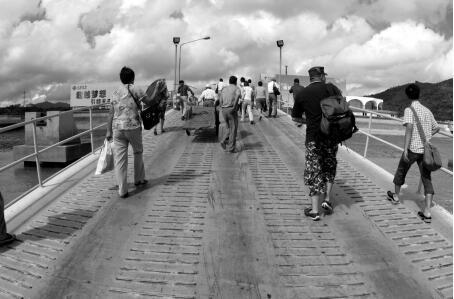 小伙揭露美軍捐贈日軍罪證引發(fā)網(wǎng)暴風波，正義與言論自由的探討