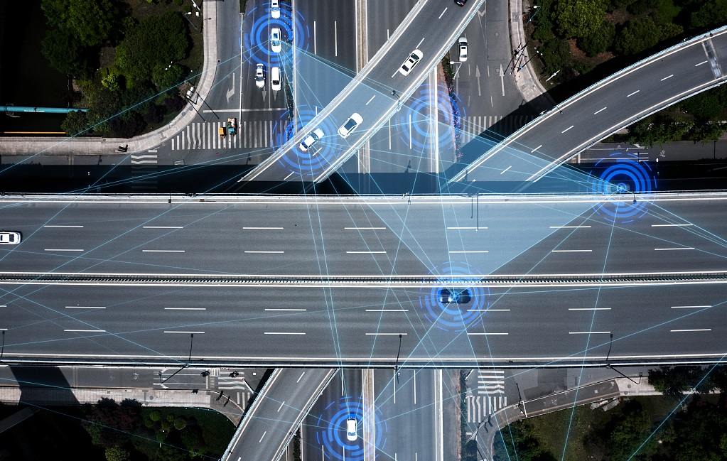 大數(shù)據(jù)驅(qū)動(dòng)交通智能化，提升城市出行效率