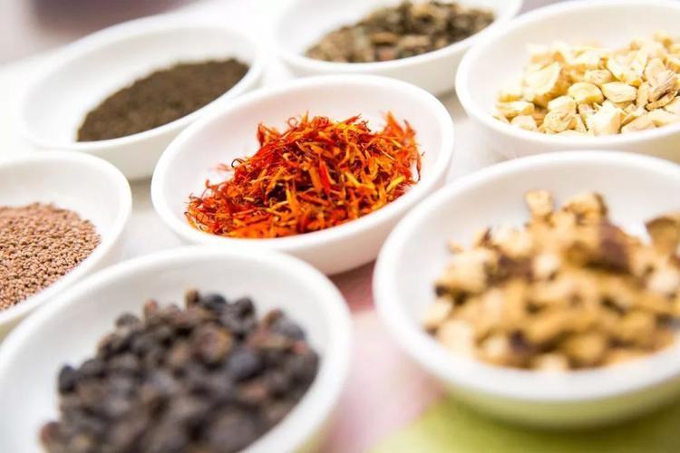 中醫(yī)調(diào)節(jié)內(nèi)分泌系統(tǒng)平衡的方法與策略