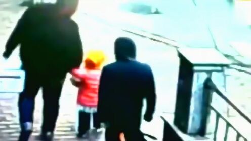 歸途，父親的監(jiān)控喊話促成意外重逢之旅