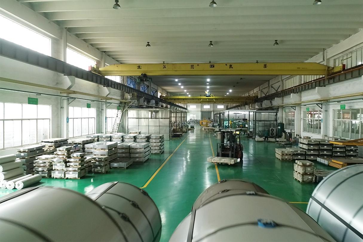 綠色經(jīng)濟背景下新能源科技的引領(lǐng)作用與推動力分析