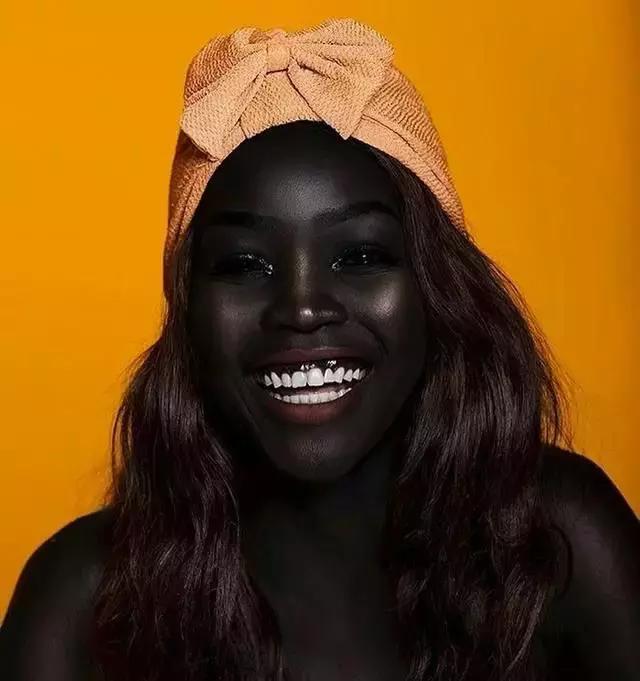 兩個(gè)黑人大戰(zhàn)嫩白金發(fā)美女,創(chuàng)新科技方案落地_超凡版37.90.33