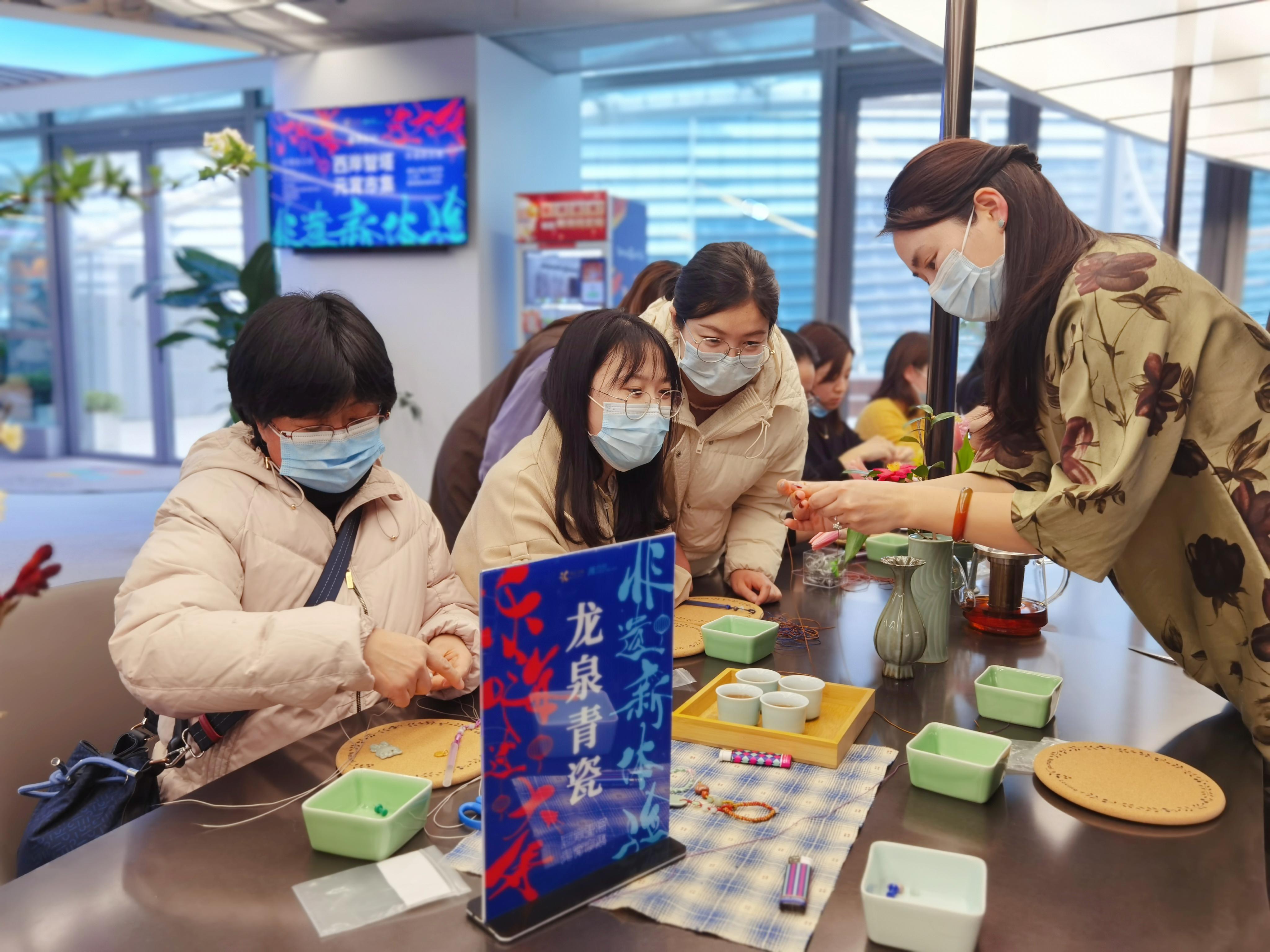 AI賦能傳統(tǒng)手工藝的創(chuàng)新發(fā)展路徑,智能決策全域掌控_未來版37.58.40