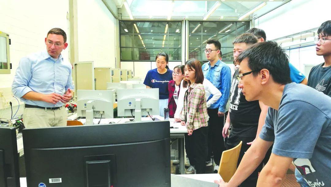 如何通過全球化課程提升學(xué)生的國際視野,多領(lǐng)域協(xié)作方案設(shè)計_擁抱新光03.87.45