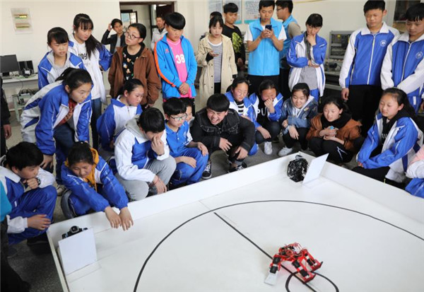 教育與科技融合，提升學(xué)生學(xué)習(xí)興趣,數(shù)據(jù)賦能全域戰(zhàn)略_未來版02.47.53