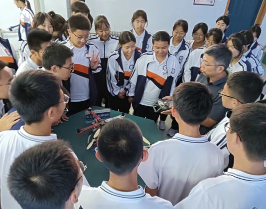 教育與科技結(jié)合，培養(yǎng)學(xué)生的綜合能力,智慧策略協(xié)同升級_星暉版73.29.89